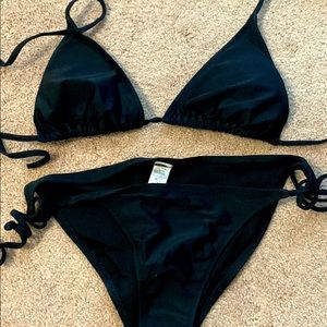 Black string bikini